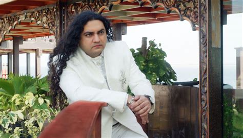 ¡El Concierto Etéreo de Taher Shah: Una Noche Inolvidable en Madrid! Una fusión mágica de música pakistaní y electrónica moderna.